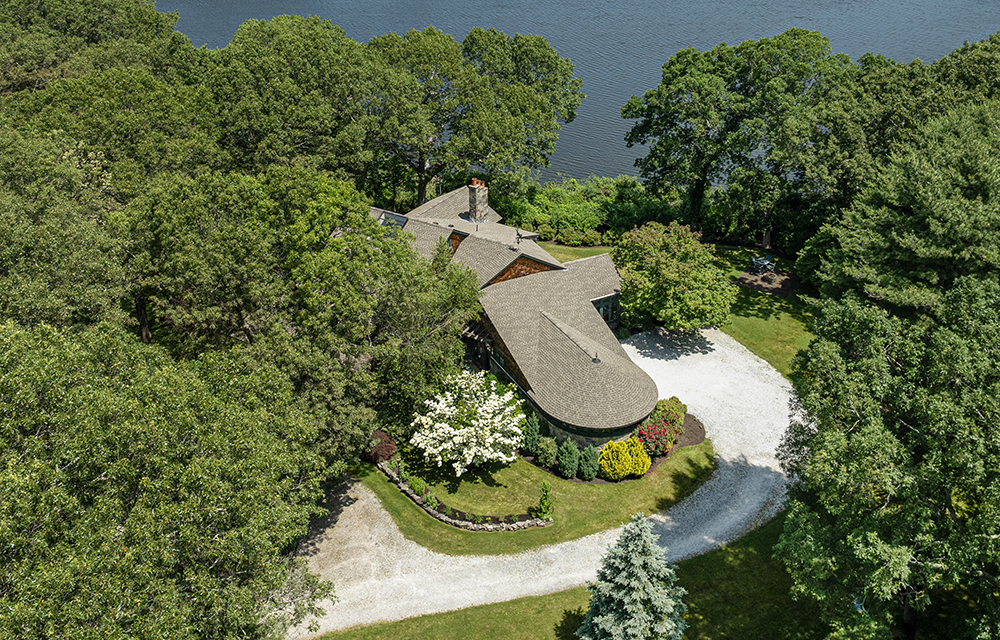 Bill and Parker Sizeland of Lila Delman Compass sell 17 Pojac Pt. for $3.6 million